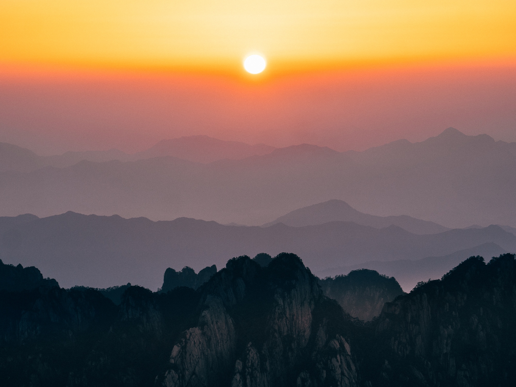 Amanecer sobre Huangsan