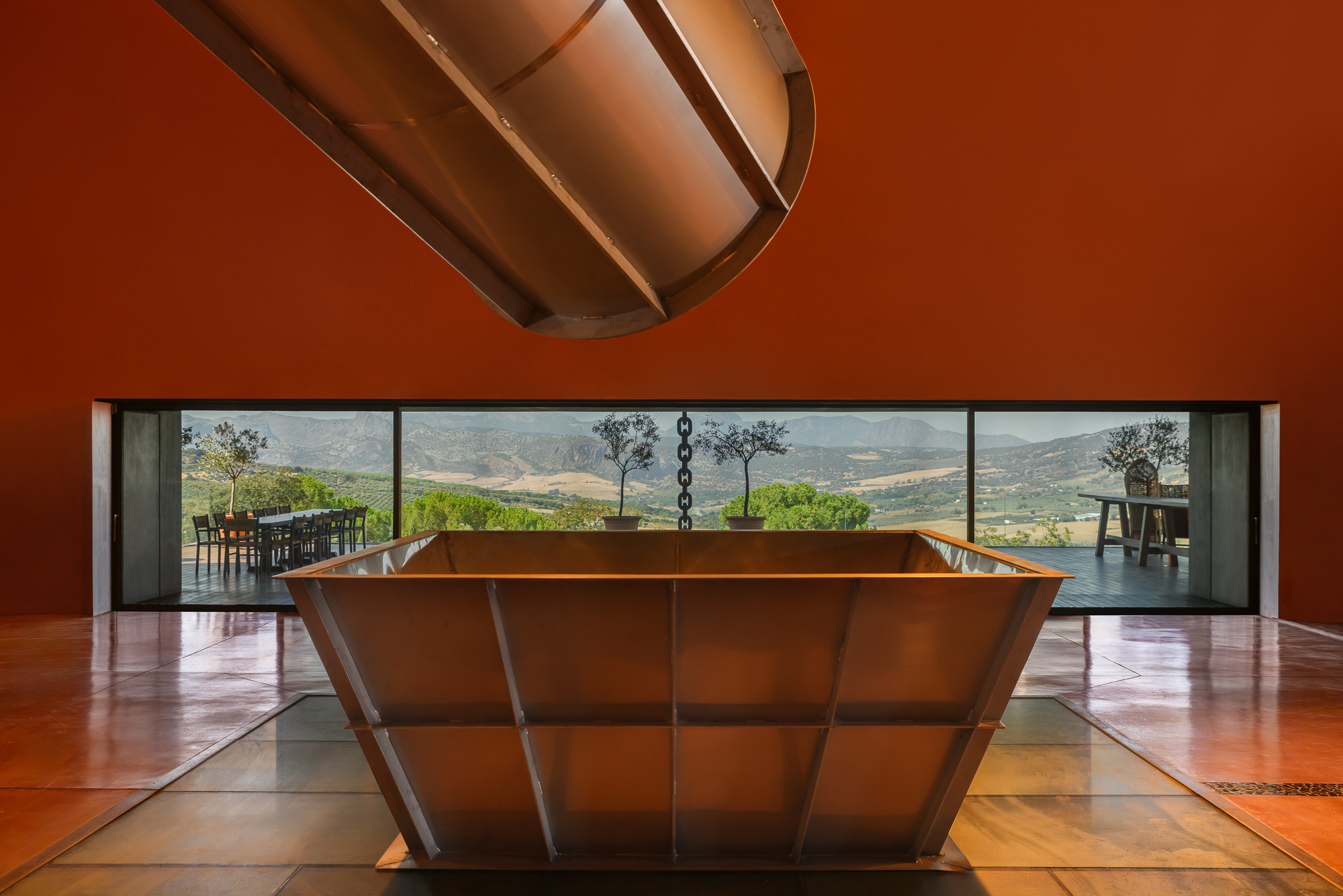 Ventanal de Ottostumm Mogs | La Almazara, Ronda | Dani Vottero, fotógrafo de arquitectura