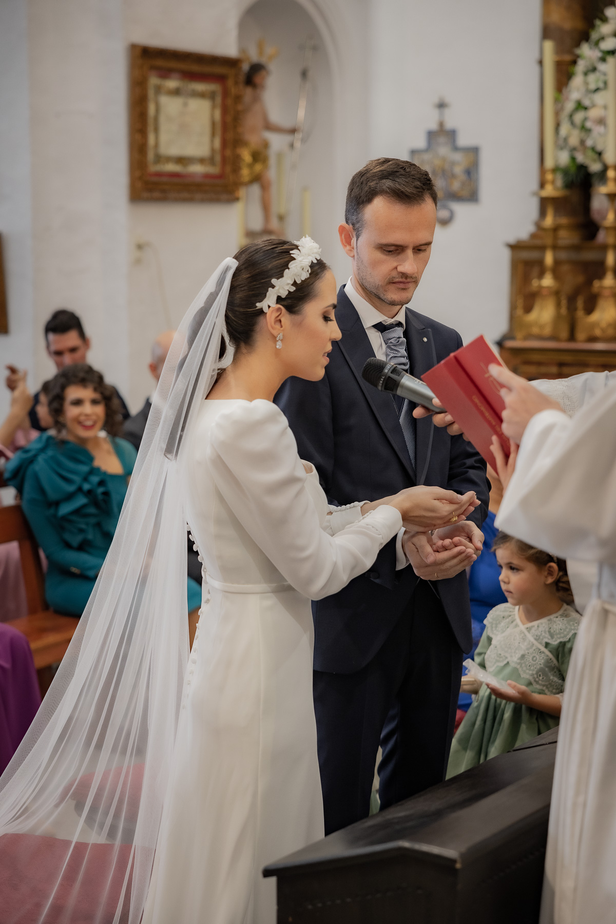 Preciosa Boda de Otoño en Villaverde del Río: El Evento de Rosario y Jesús