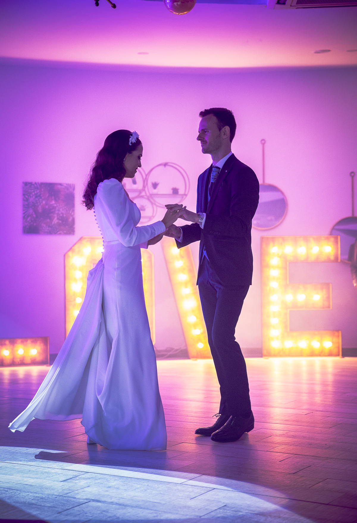 Preciosa Boda de Otoño en Villaverde del Río: El Evento de Rosario y Jesús