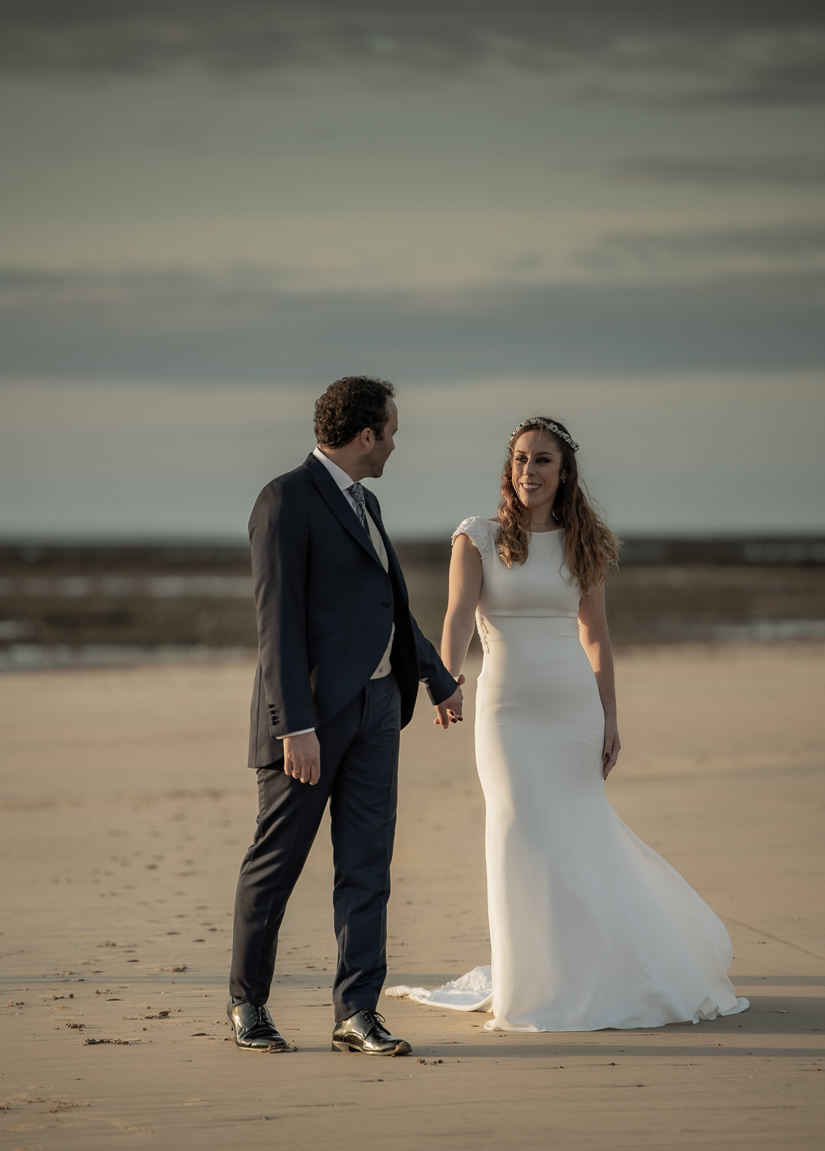 Sesión Postboda en Chipiona: Aurea y Rafael en la Playa de las Tres Piedras. Foto Alba 03/11/2022