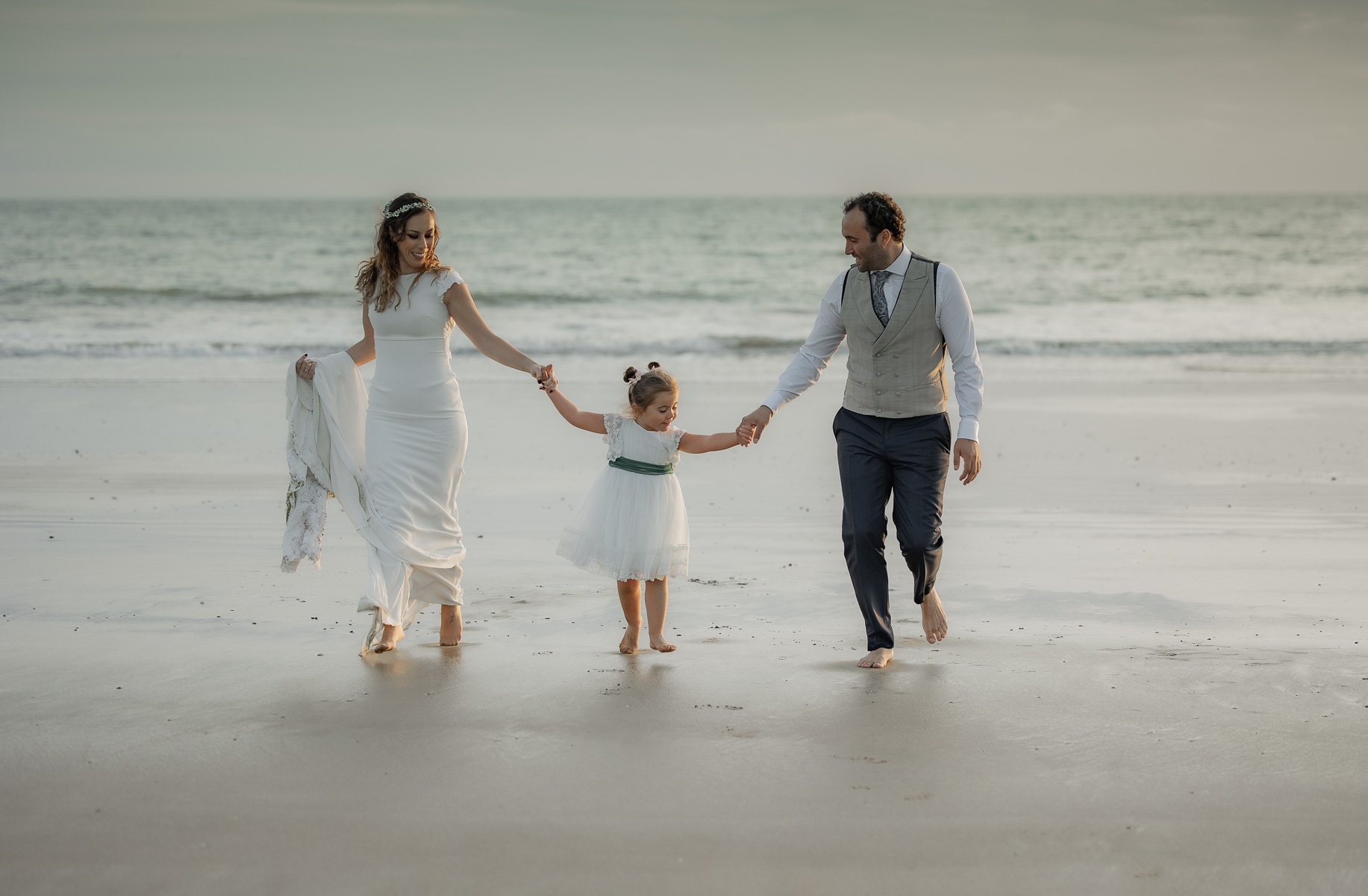 Sesión Postboda en Chipiona: Aurea y Rafael en la Playa de las Tres Piedras. Foto Alba 03/11/2022