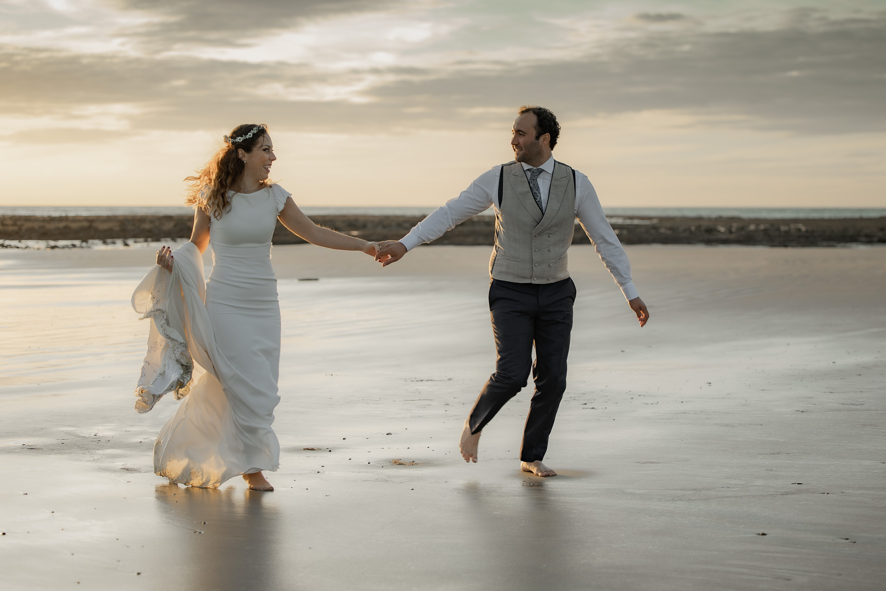 Sesión Postboda en Chipiona: Aurea y Rafael en la Playa de las Tres Piedras. Foto Alba 03/11/2022