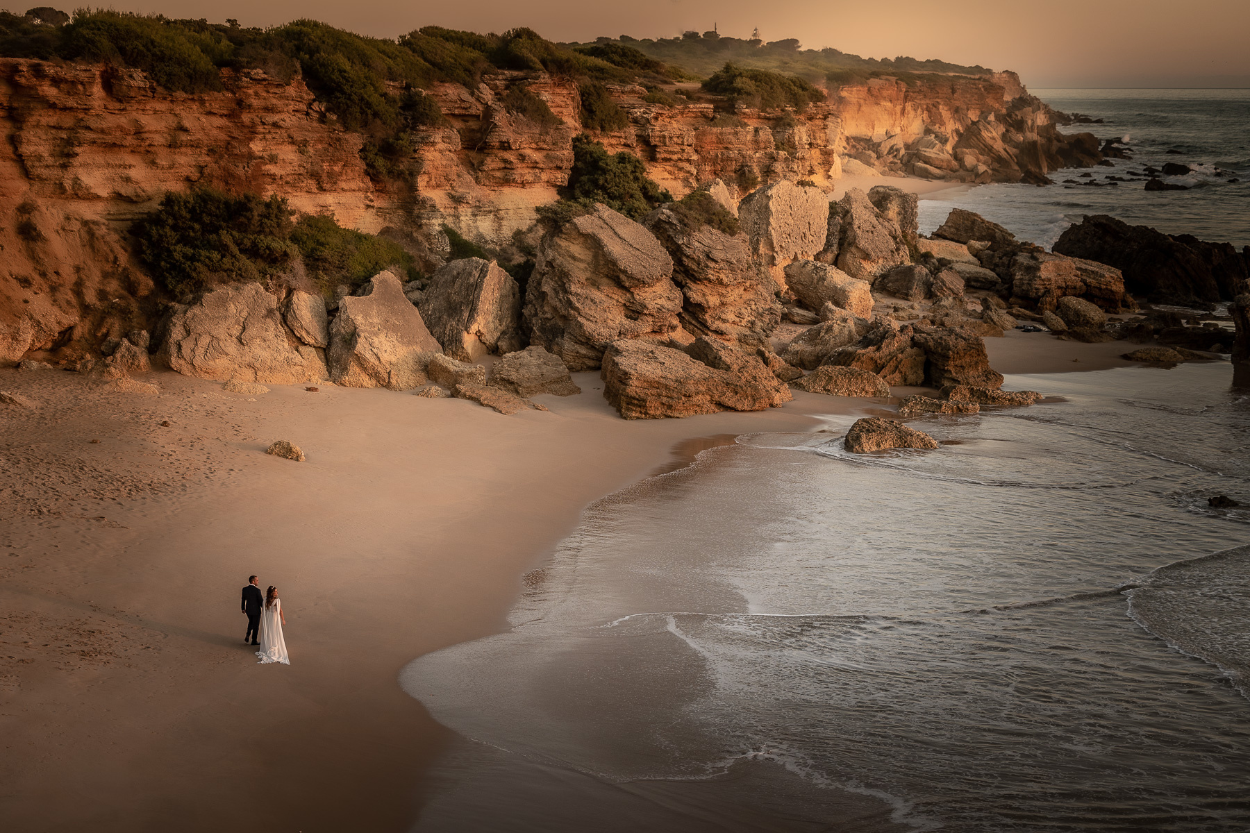 Postboda en las Playas de Conil: Descubriendo Las Calas de Roche