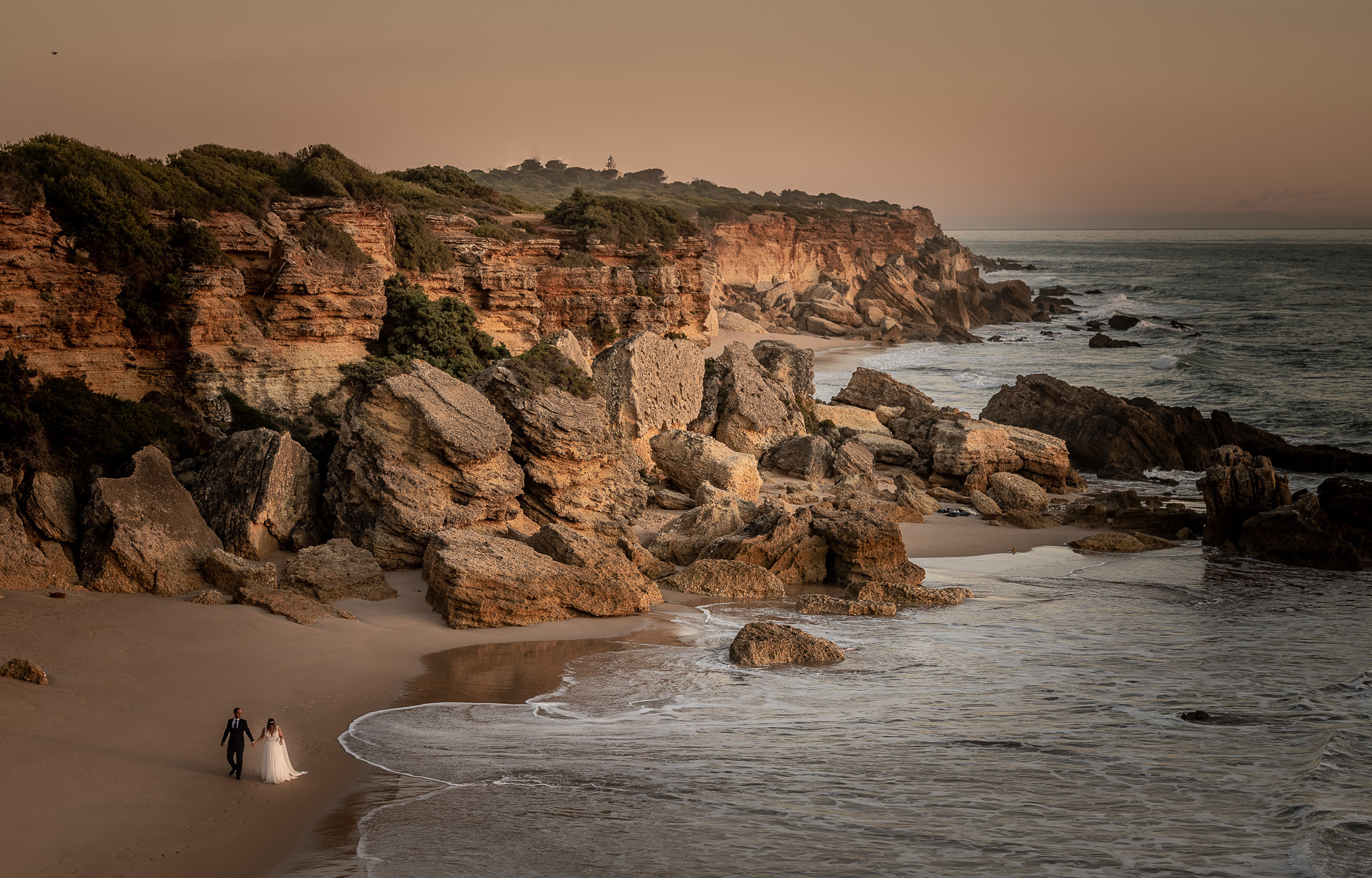 Postboda en las Playas de Conil: Descubriendo Las Calas de Roche