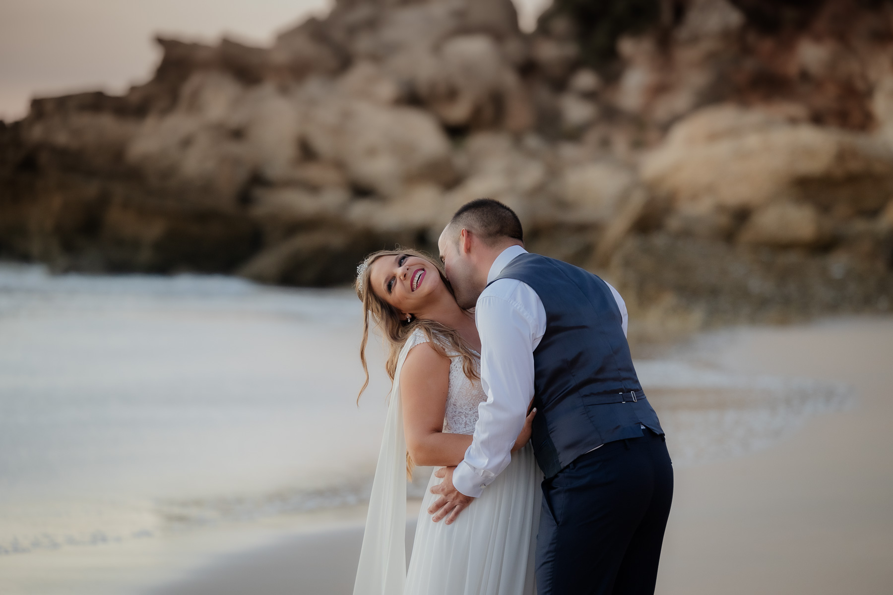 Postboda en las Playas de Conil: Descubriendo Las Calas de Roche