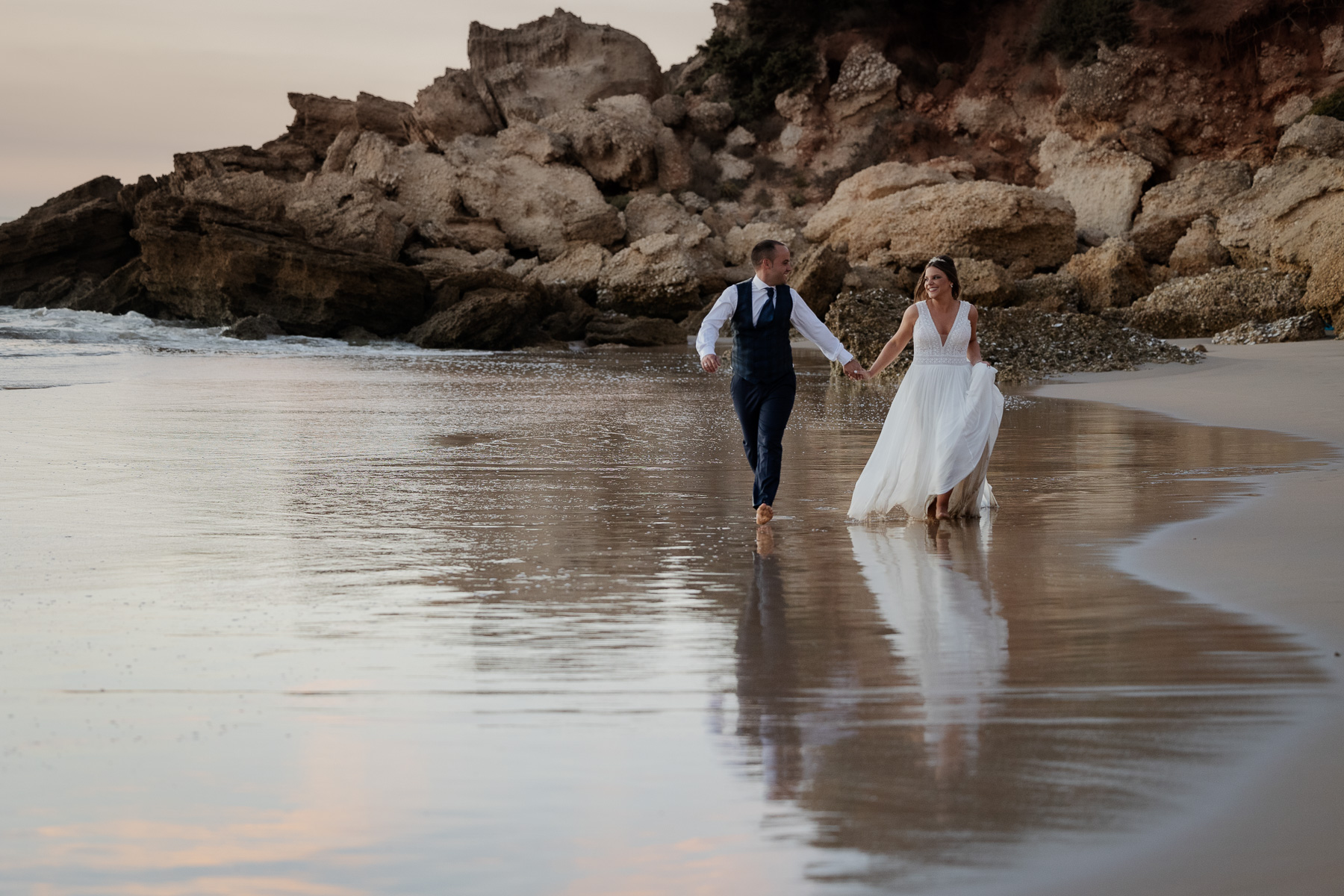 Postboda en las Playas de Conil: Descubriendo Las Calas de Roche