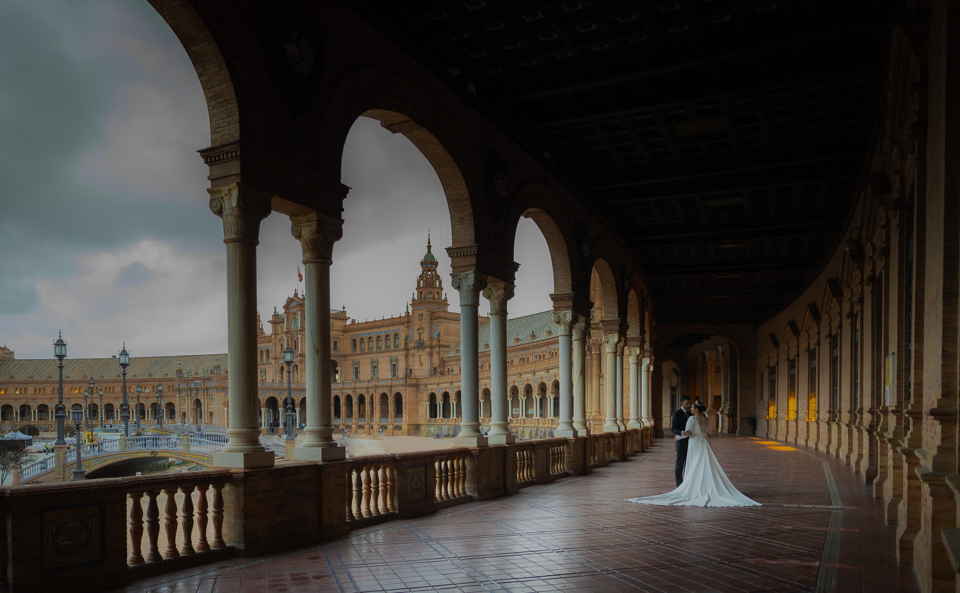Post Boda de Marina y José en la Plaza de España de Sevilla. © Foto Aba 2022