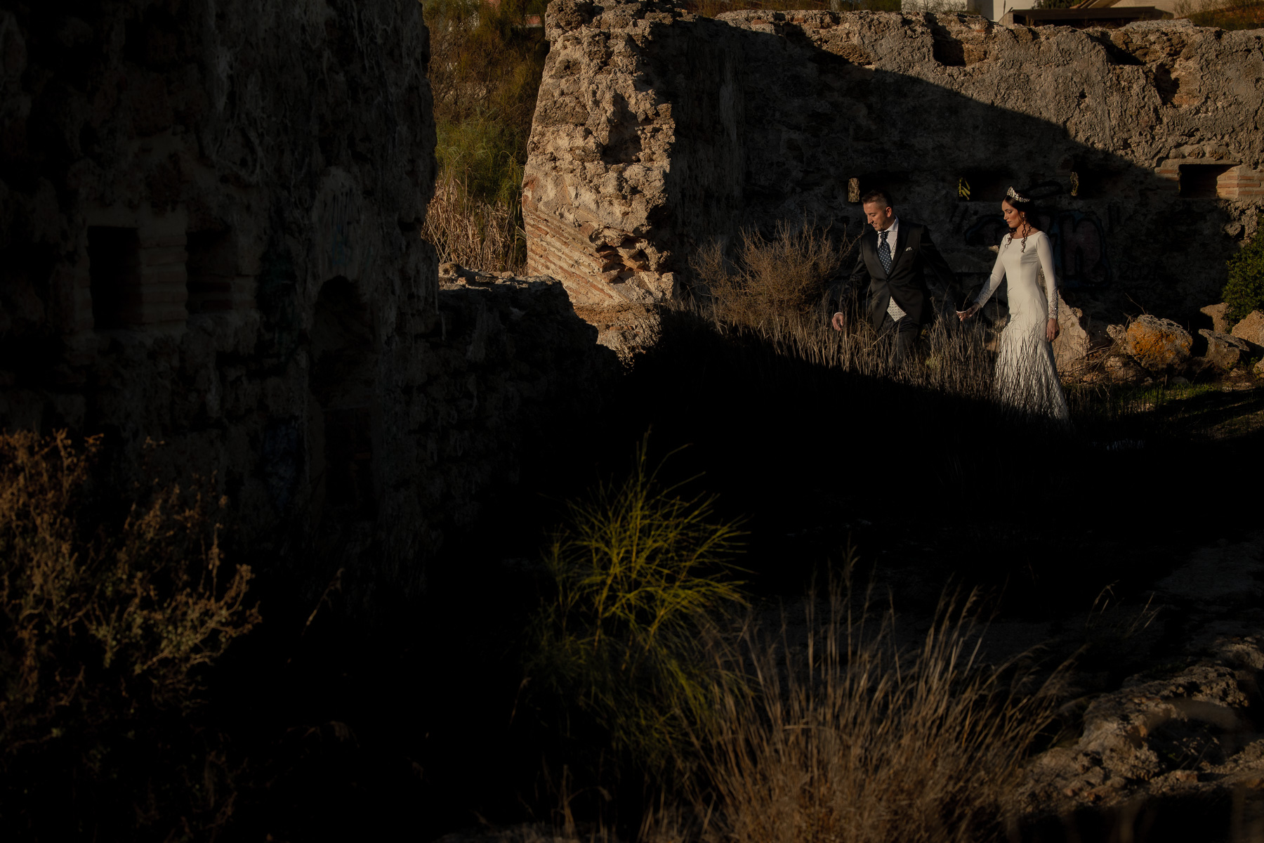Post Boda en la Playa de la Muralla con Saray e Israel: Un Reportaje Inolvidable. ©Foto Alba 2022