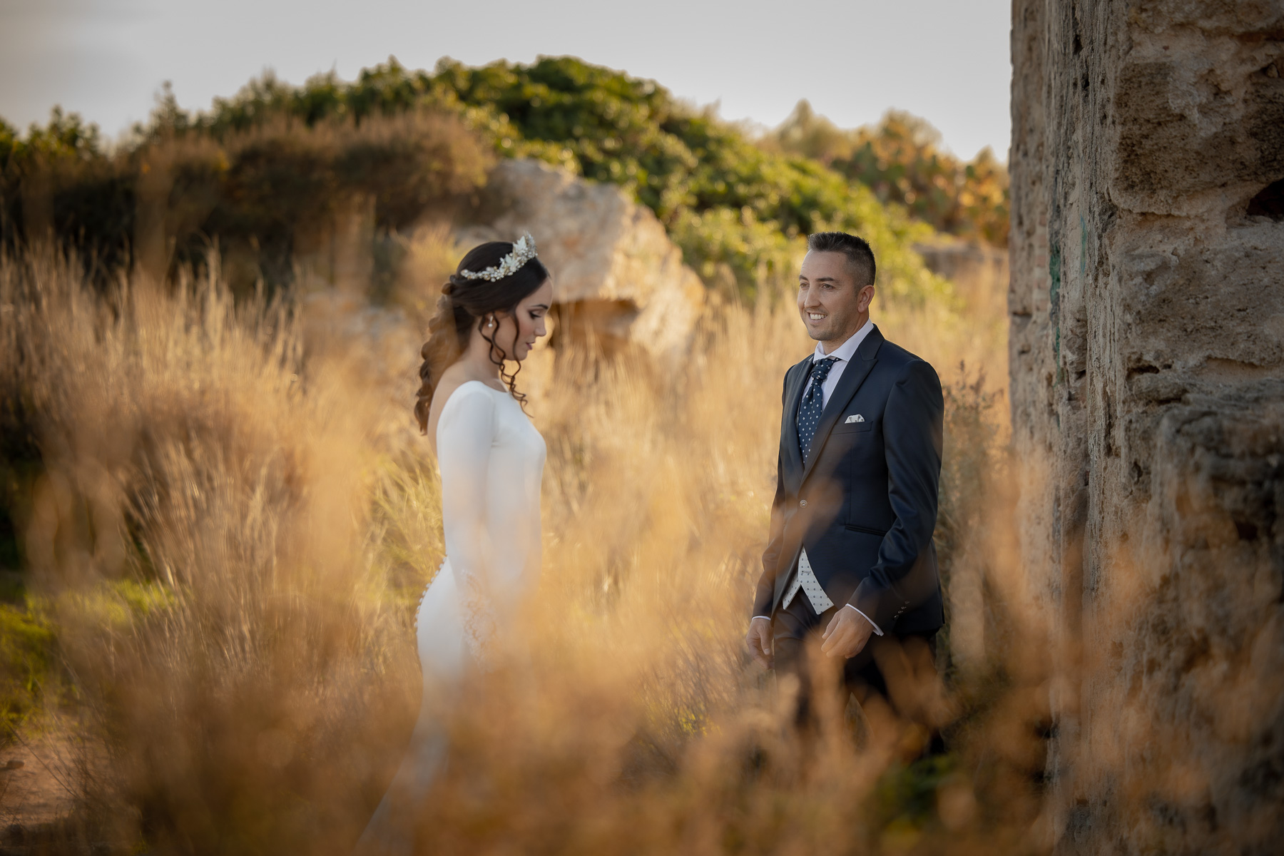 Post Boda en la Playa de la Muralla con Saray e Israel: Un Reportaje Inolvidable. ©Foto Alba 2022
