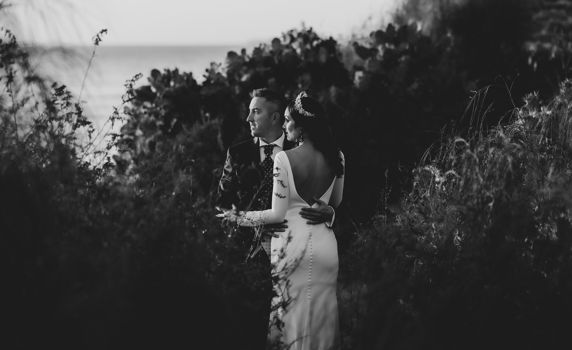 Post Boda en la Playa de la Muralla con Saray e Israel: Un Reportaje Inolvidable. ©Foto Alba 2022