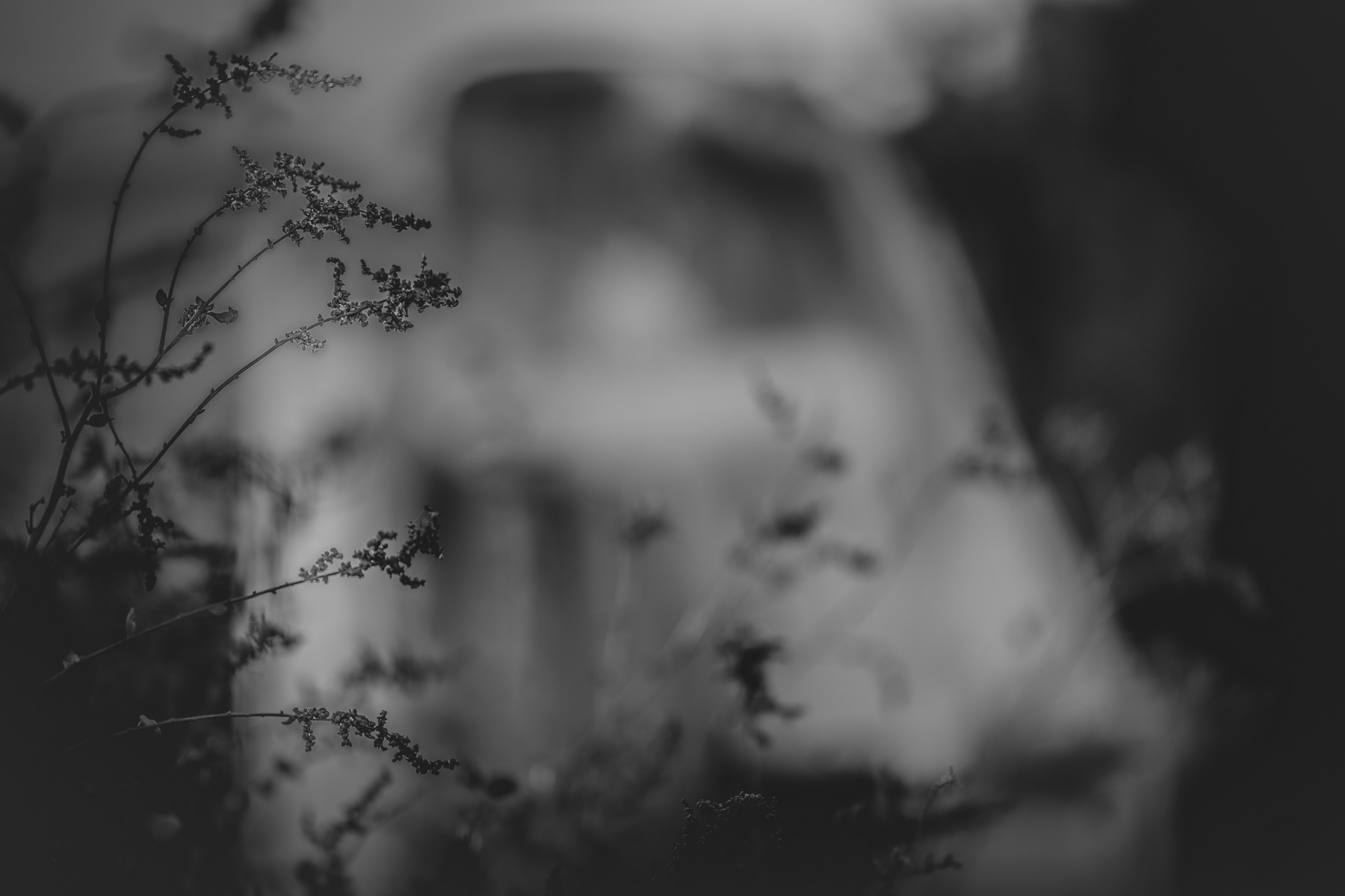 Post Boda en la Playa de la Muralla con Saray e Israel: Un Reportaje Inolvidable. ©Foto Alba 2022