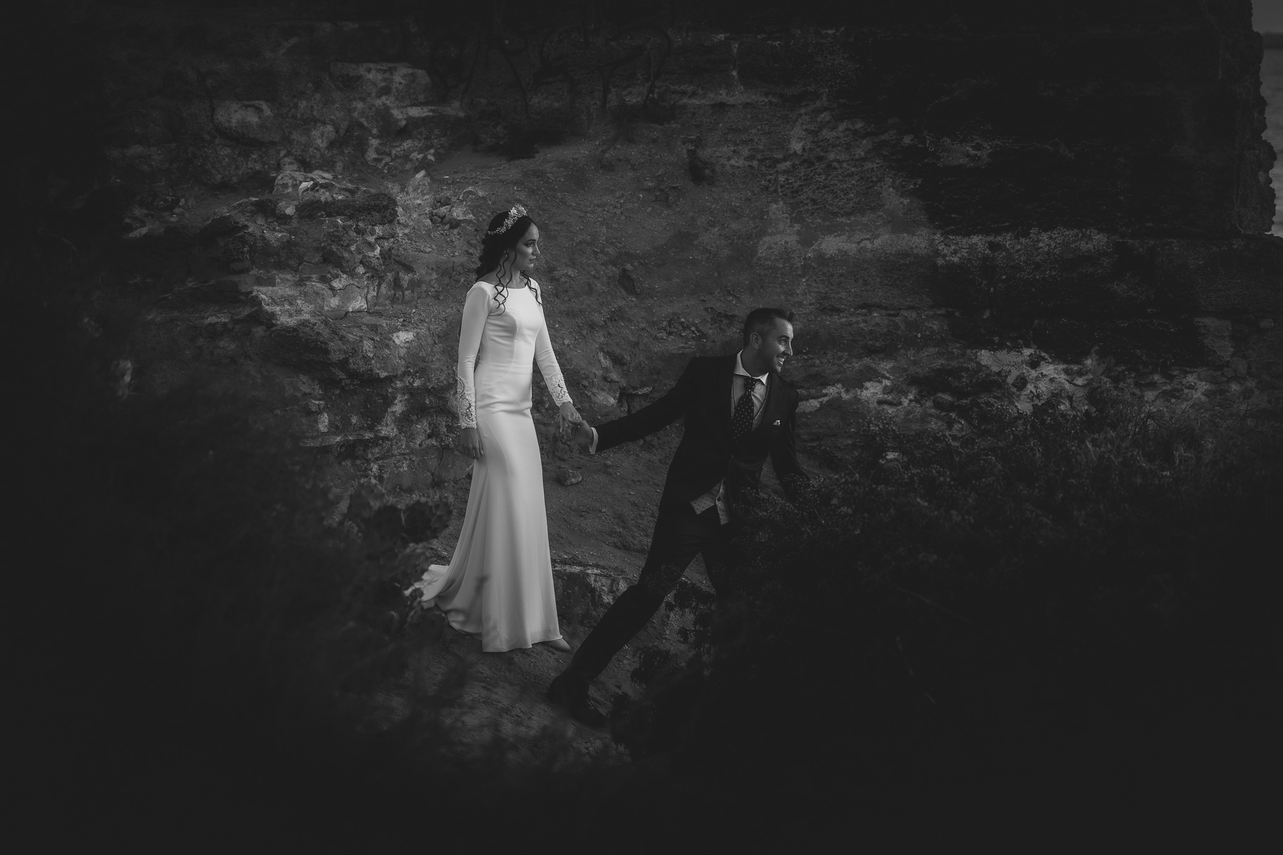 Post Boda en la Playa de la Muralla con Saray e Israel: Un Reportaje Inolvidable. ©Foto Alba 2022