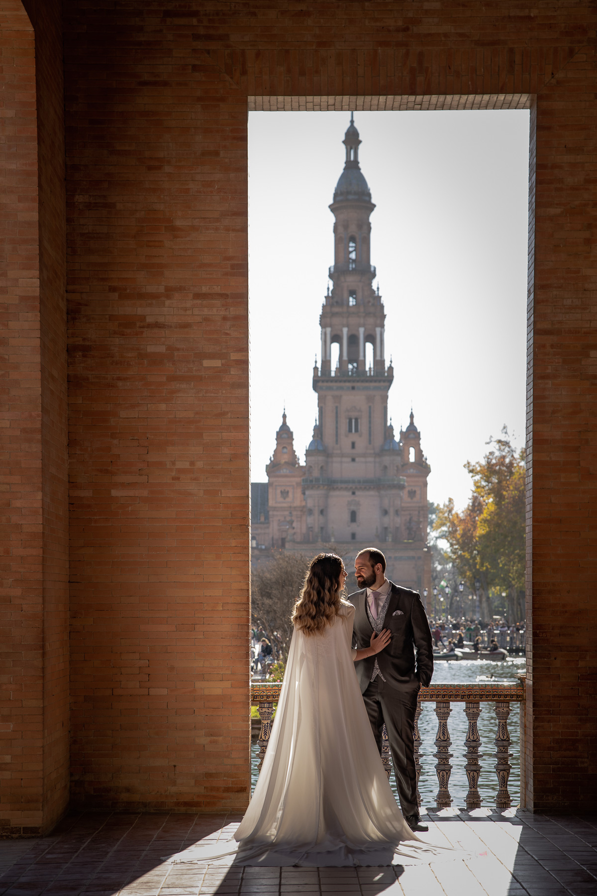 La Postboda de Cecilia y David en la Plaza de España de Sevilla. © 2022 Foto Alba