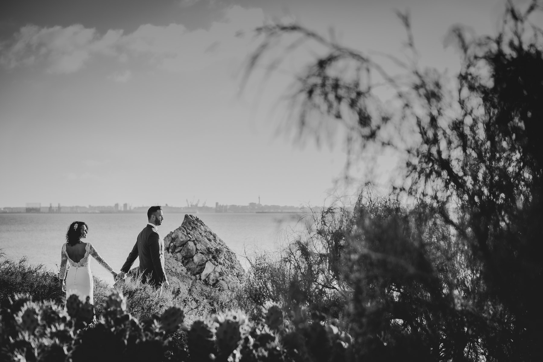 Sesión Post Boda en la Playa de la Muralla. Mª Paz y Borja. © 2023 Foto Alba