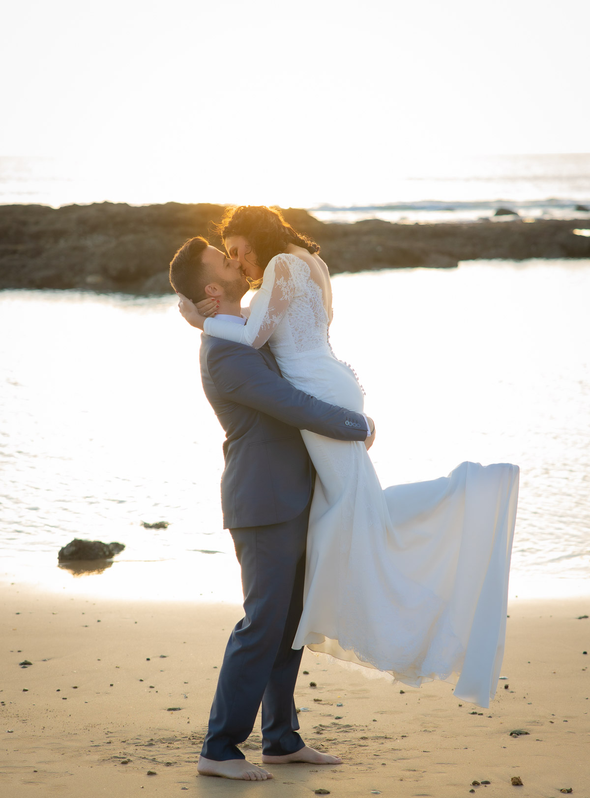 Sesión Post Boda en la Playa de la Muralla. Mª Paz y Borja. © 2023 Foto Alba