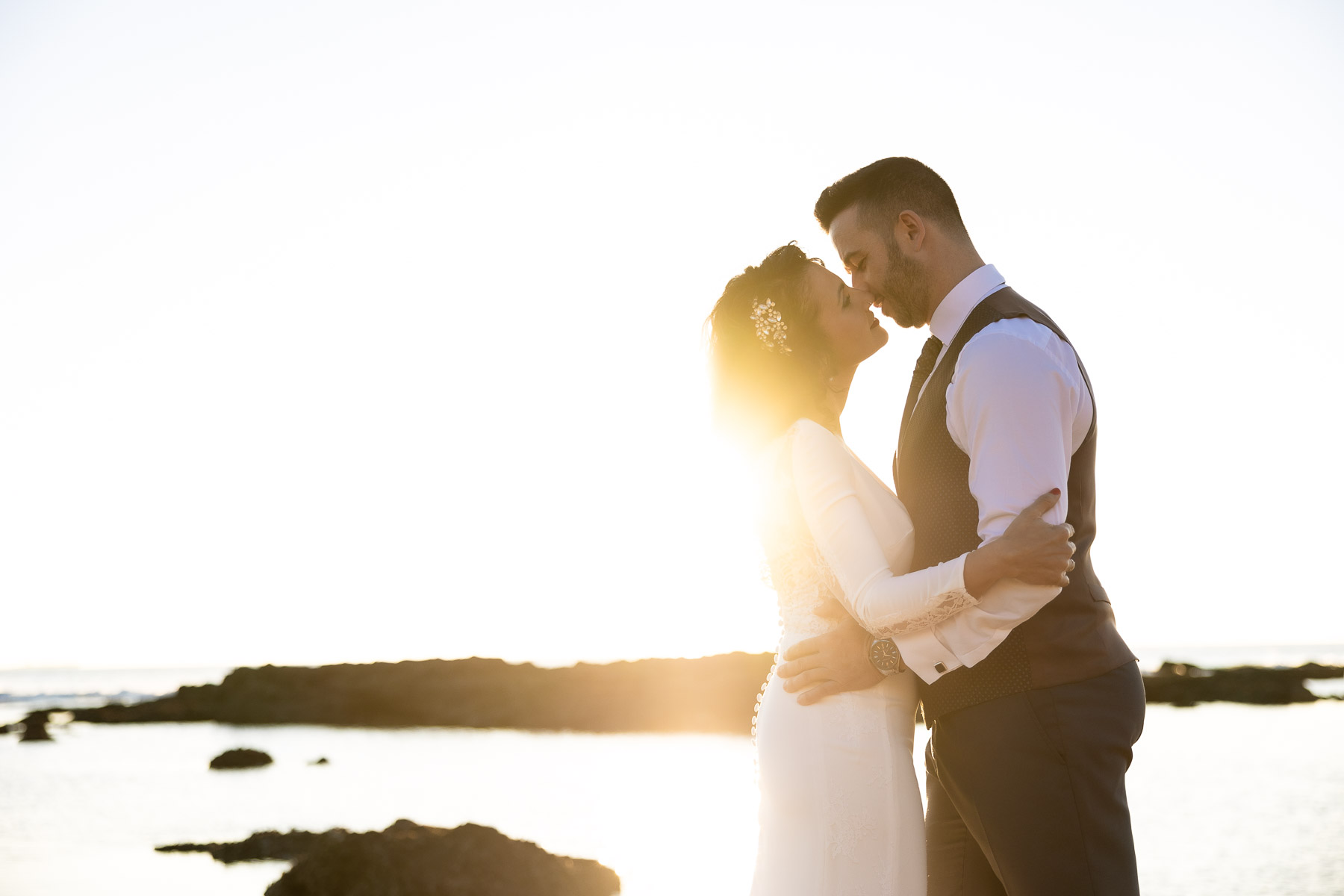 Sesión Post Boda en la Playa de la Muralla. Mª Paz y Borja. © 2023 Foto Alba