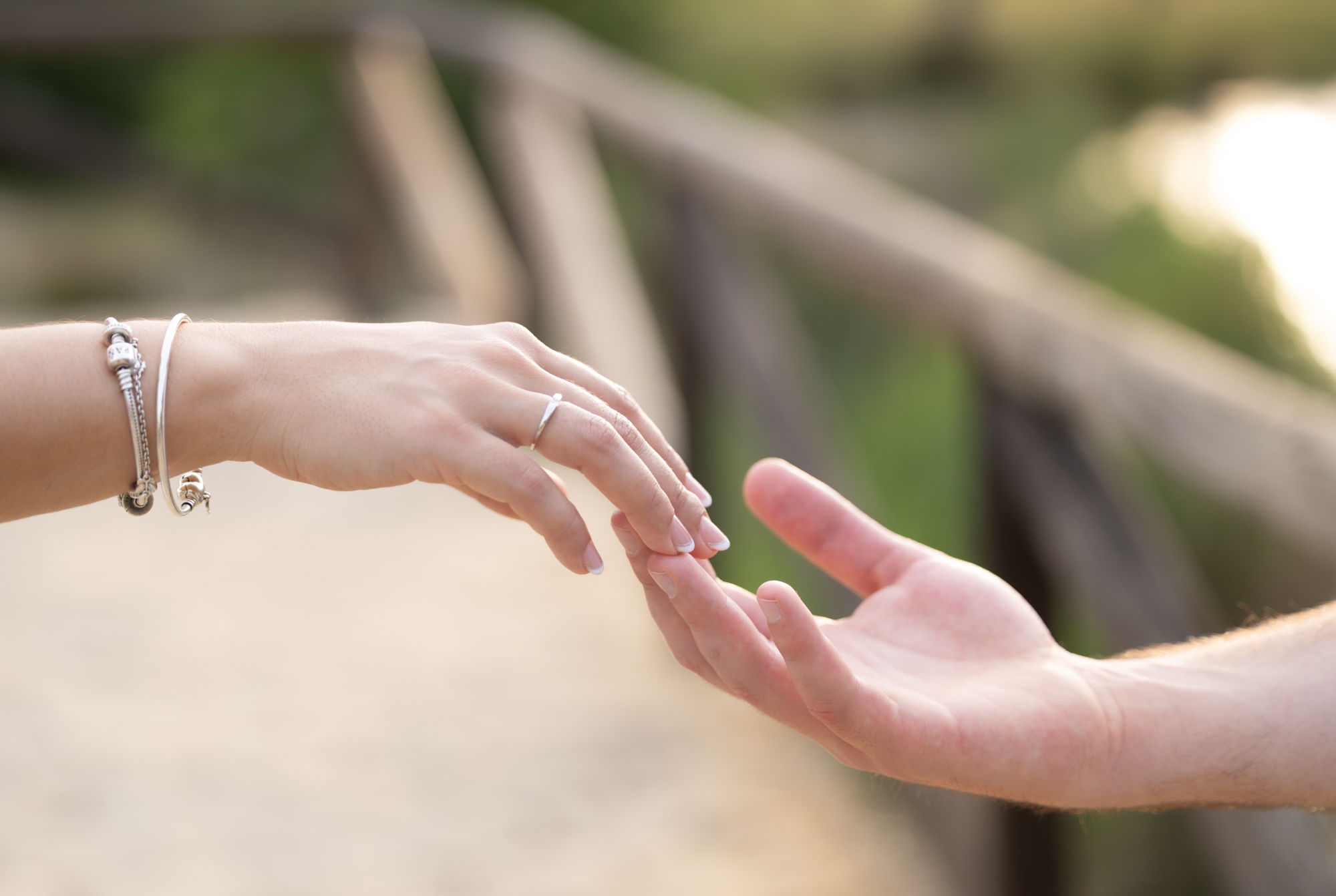Detalles de las manos de pareja. Sesión Preboda Cádiz