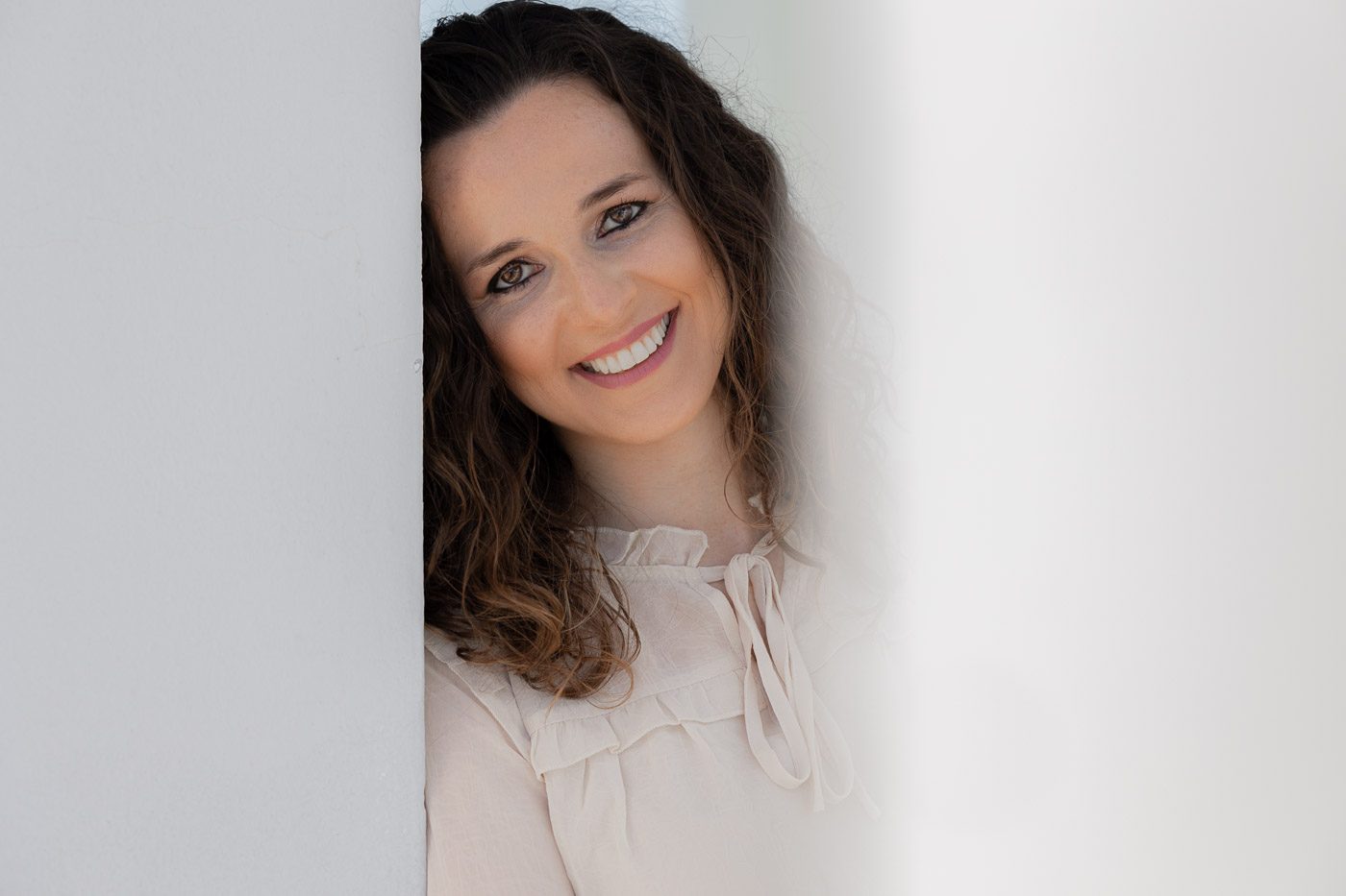 Retrato a Macarena en su preboda en Puerto Sherry. Fotógrafo de bodas en El Puerto de Santa María, Cádiz, Andalucía