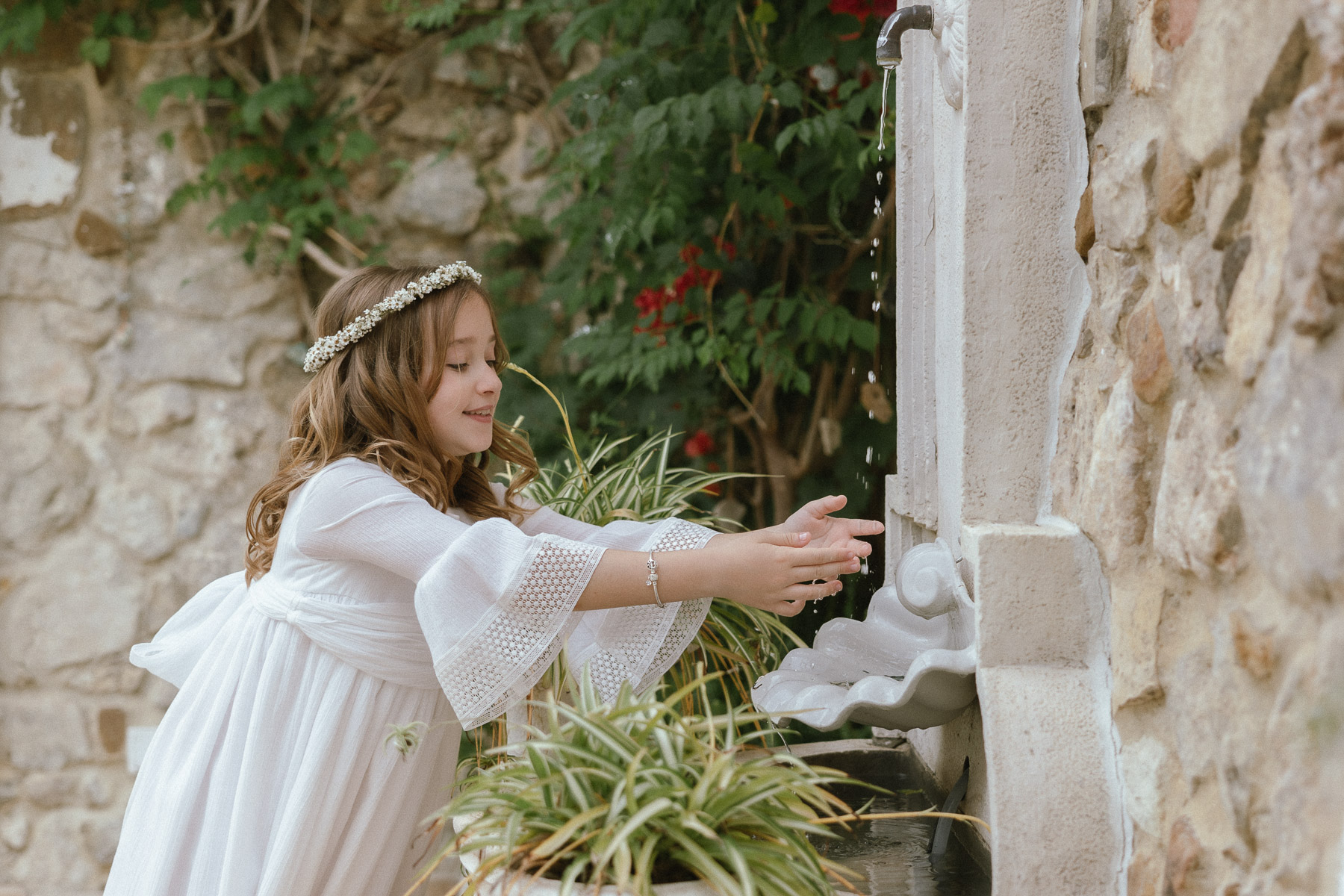 María José preparándose para su Primera Comunión, Ubrique (Cádiz)