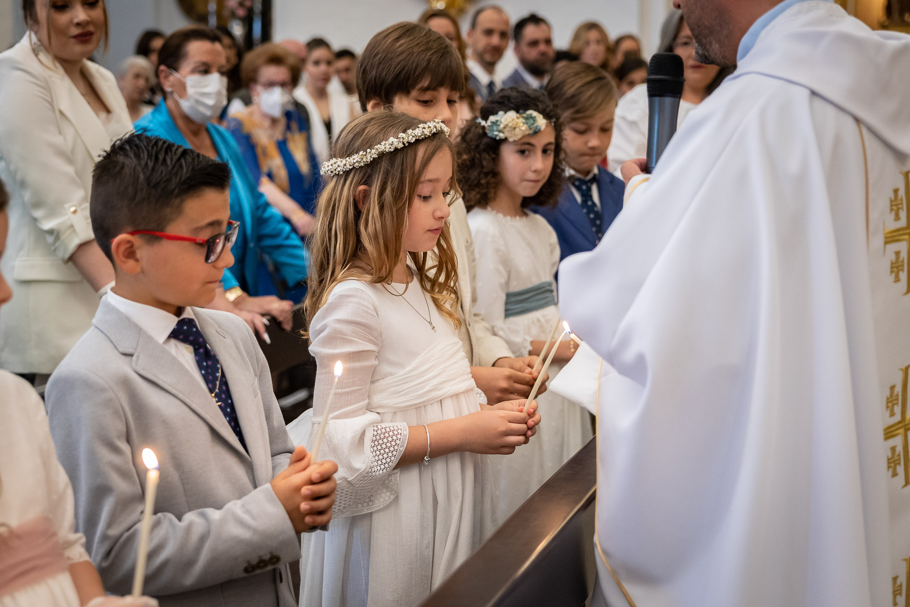 Primera Comunión de María José. Interior de la iglesia de Ubrique (Cádiz)