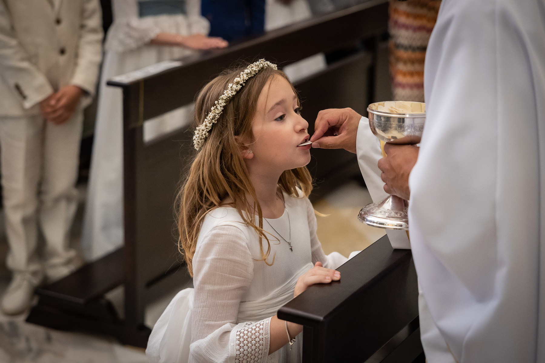 Primera Comunión de María José. Interior de la iglesia de Ubrique (Cádiz)