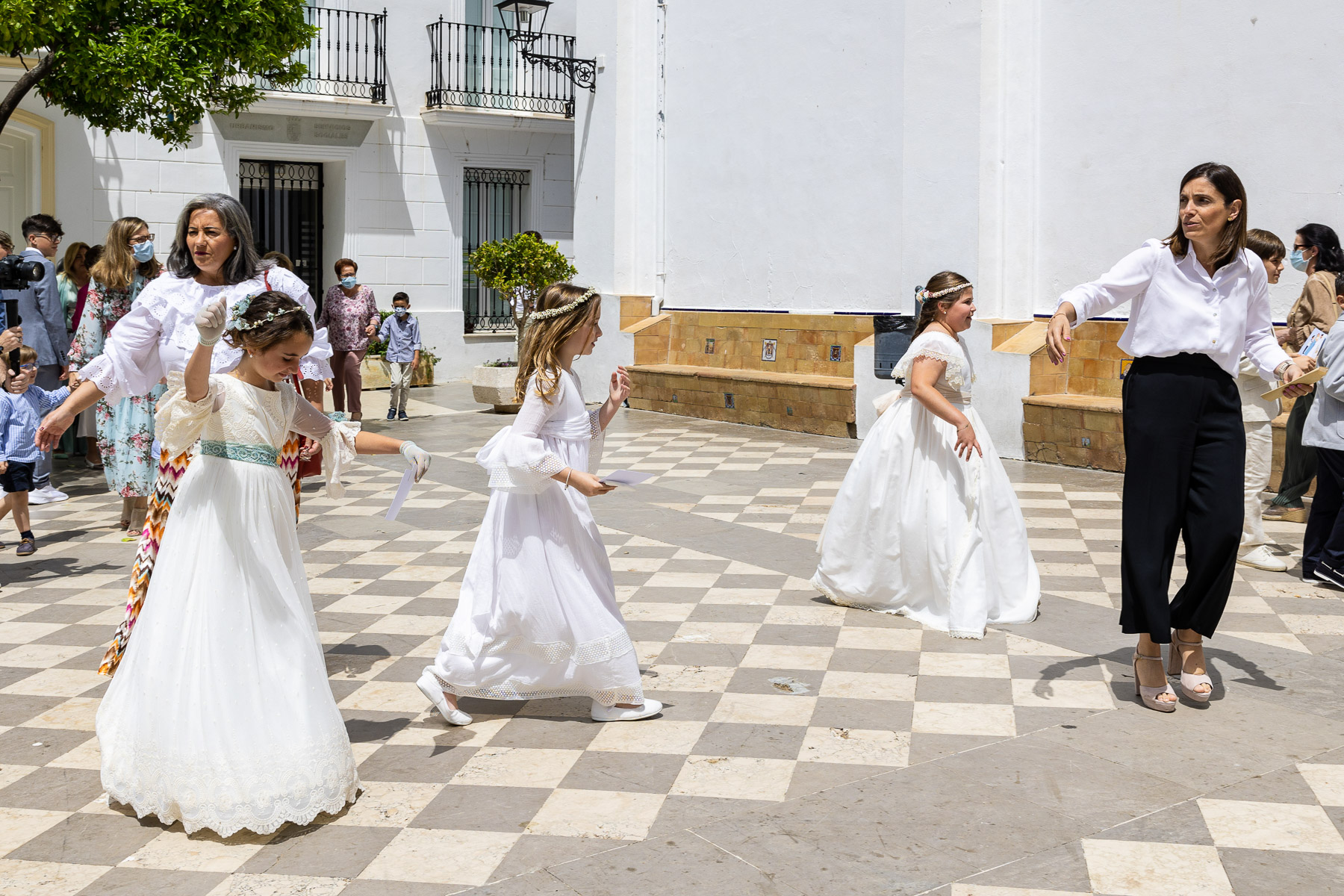 Primera comunión de María José en la plaza del pueblo de Ubrique