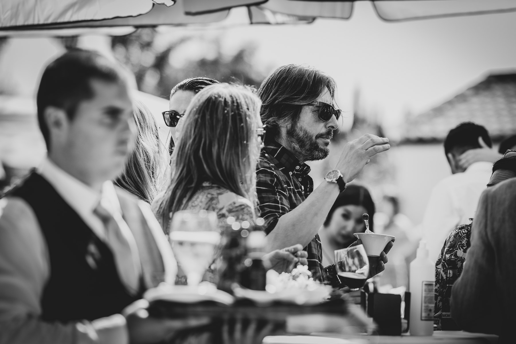 Blanco y negro de invitados en la Celebración de la Primera Comunión de María José, El Bosque (Cádiz)