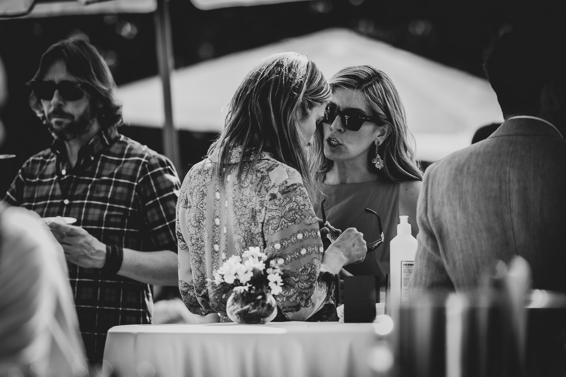 Blanco y negro de invitados en la Celebración de la Primera Comunión de María José, El Bosque (Cádiz)