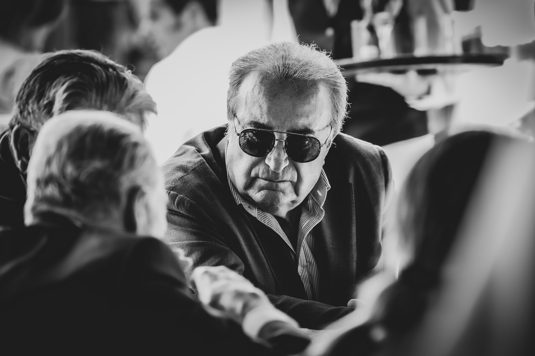 Blanco y negro de invitados en la  Celebración de la Primera Comunión de María José, El Bosque (Cádiz)