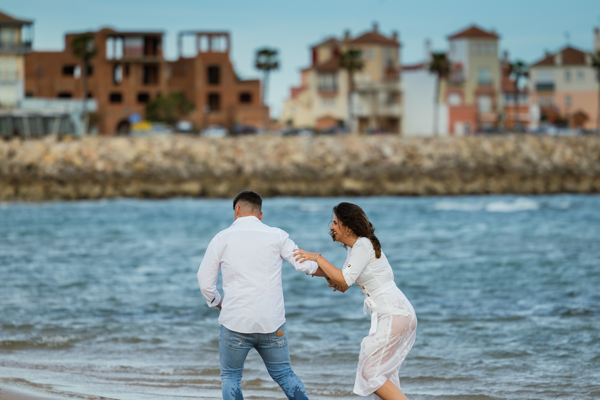 Sesión de fotos de preboda en la playa