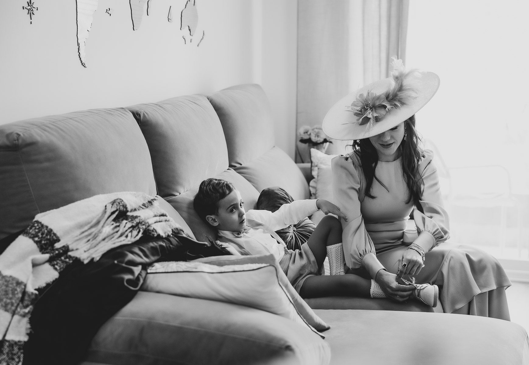 Preparativos de Ara en su casa, momentos antes de su boda en Sevilla.