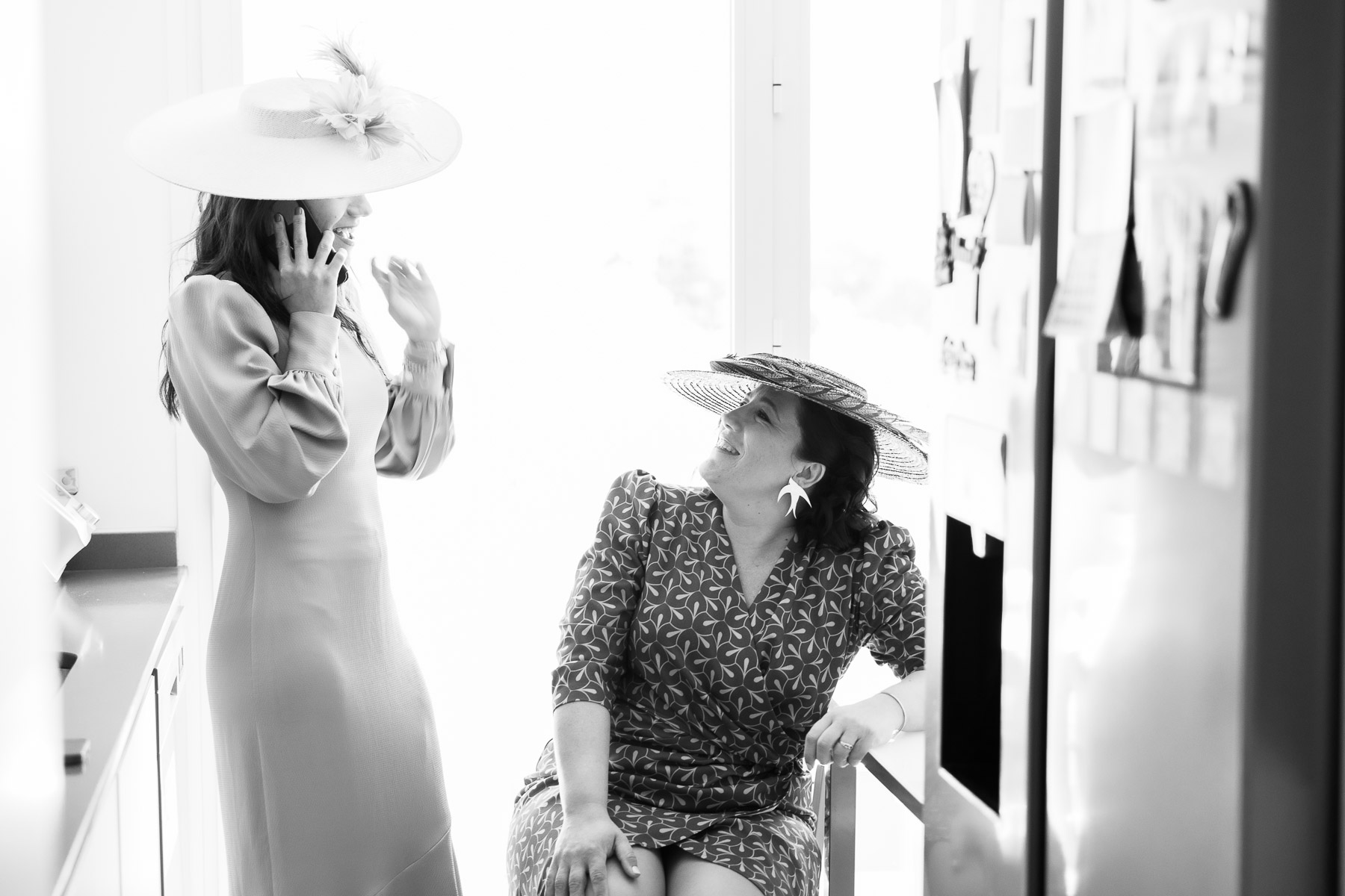 Preparativos de Ara en su casa, momentos antes de su boda en Sevilla.