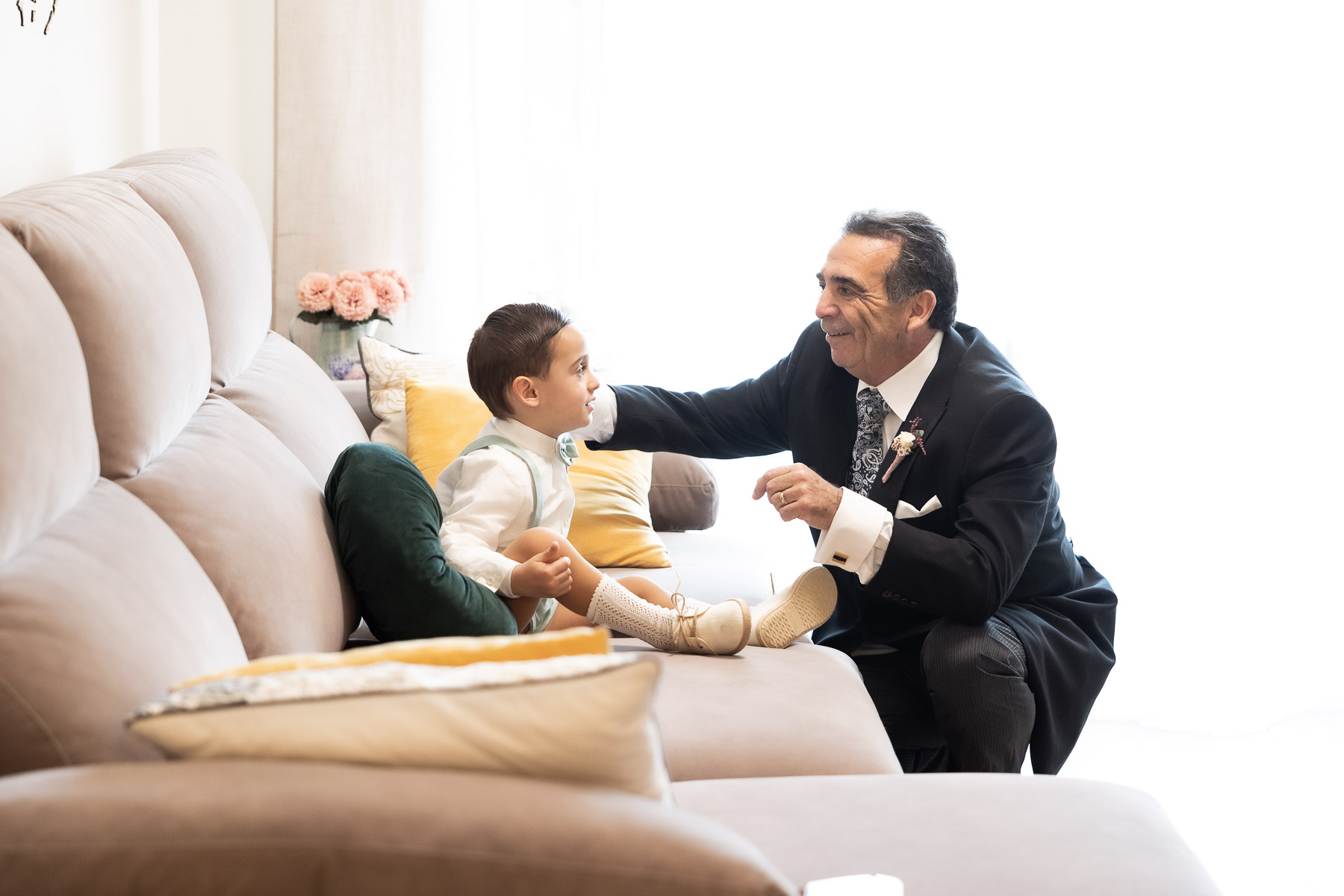 Preparativos de Ara en su casa, momentos antes de su boda en Sevilla.