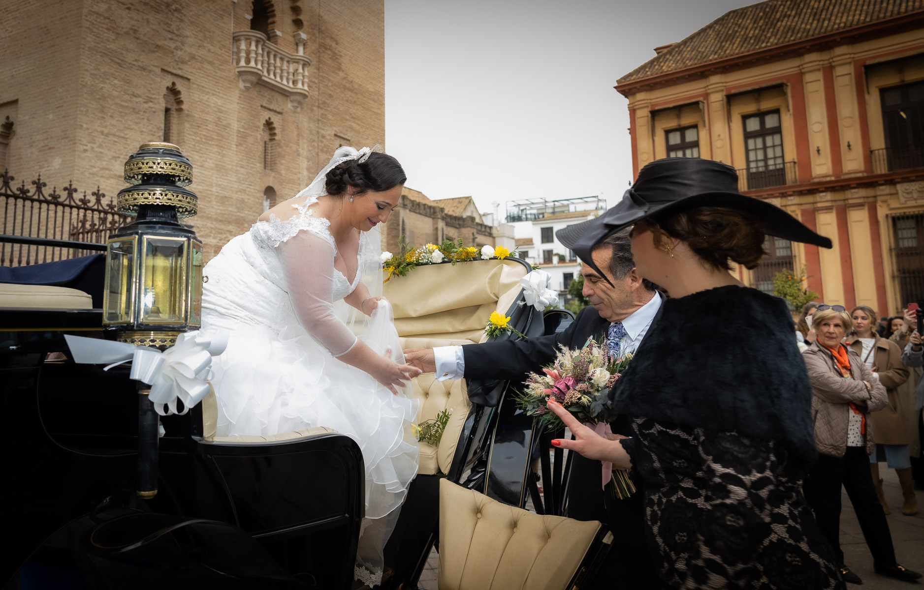 Ara bajando del carruaje de caballos