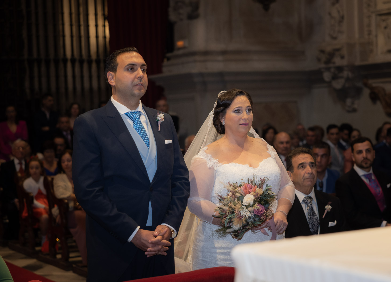 Ara y Mnauel juntos en el Altar Mayor de la Catedral de Sevilla