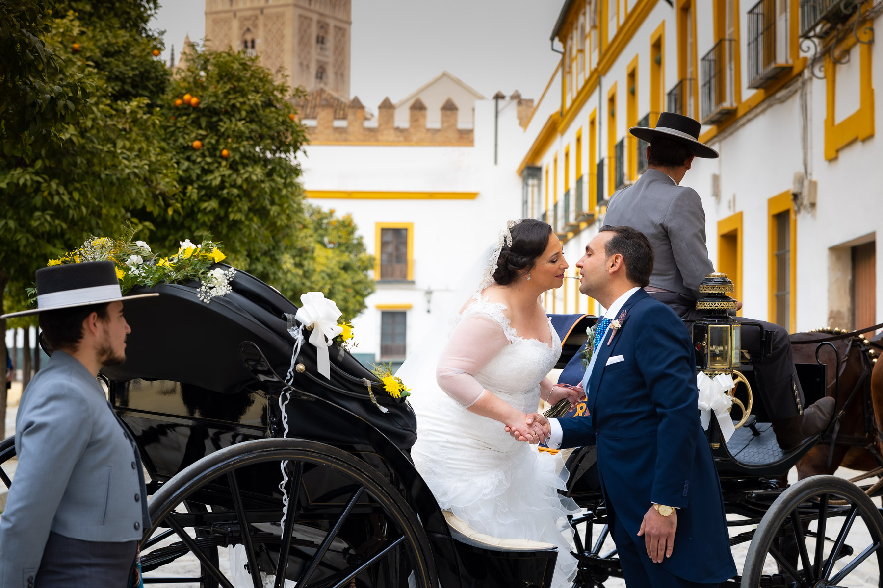 Fotos de boda de Ara y Manuel en el Patio de Banderas de Sevilla