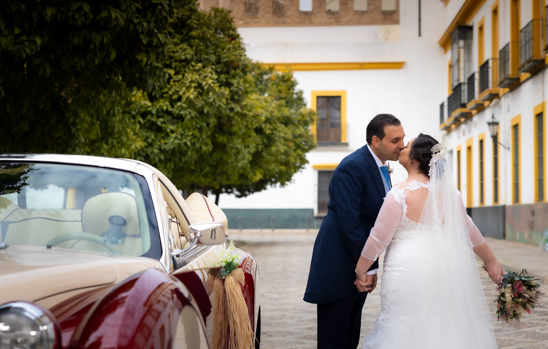 Fotos de boda de Ara y Manuel en el Patio de Banderas de Sevilla
