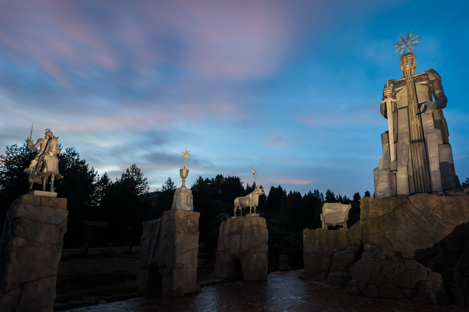 Estatuas homenaje al nacimiento del rio Tajo