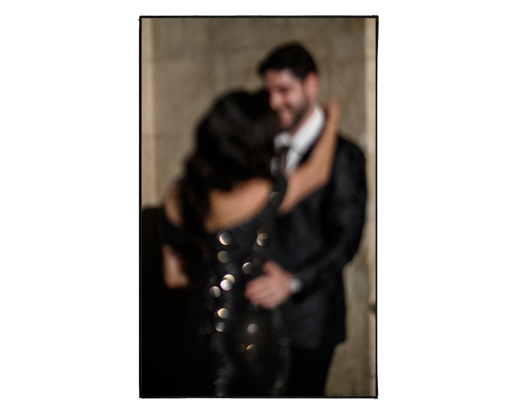 novios abrazo romantico 