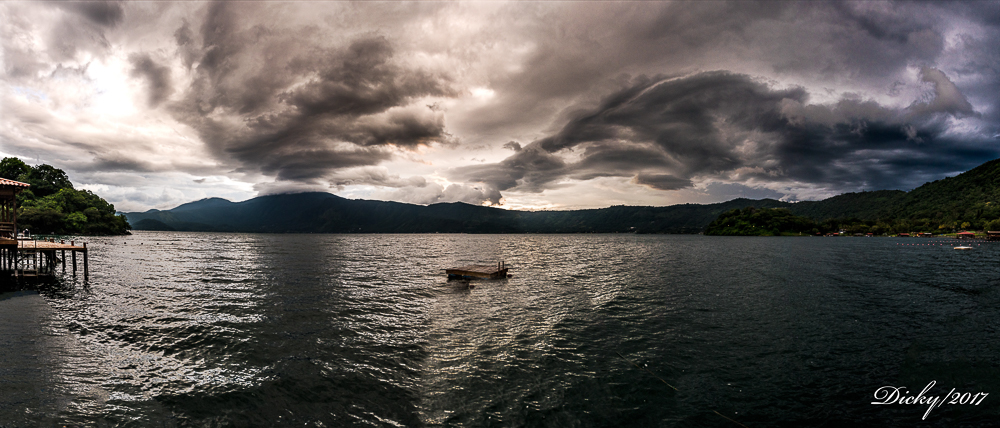 Panoramica Lago de Coatepeque