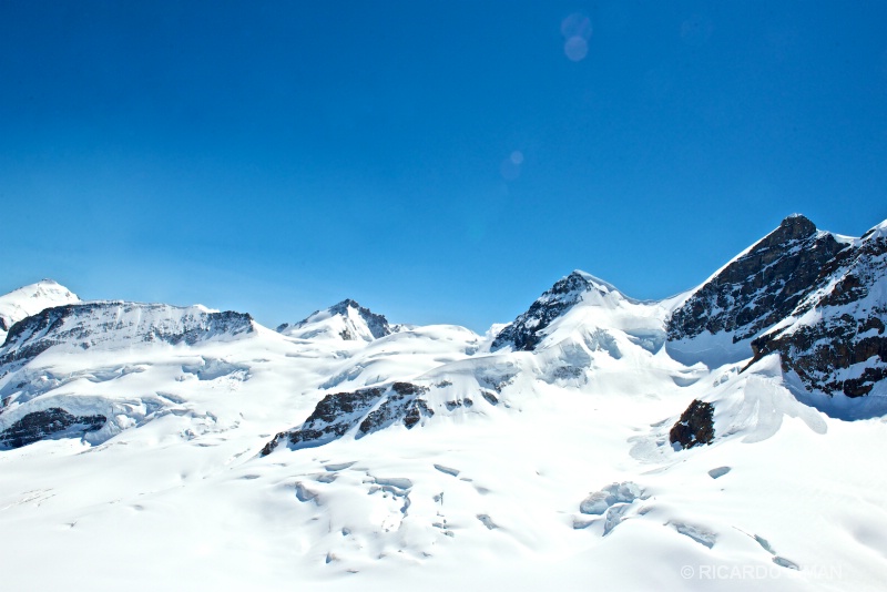 dsc 9921 Puerto de montaña Jungfraujoch entre la montaña el Mönch y el Jungfrau en los Alpes berneses, Suiza.  
