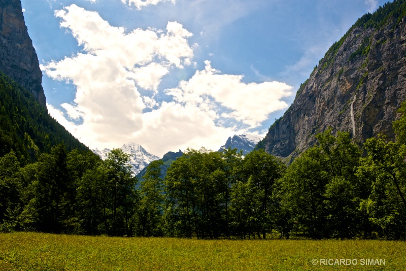 cascada en valle Lauterbrunnen