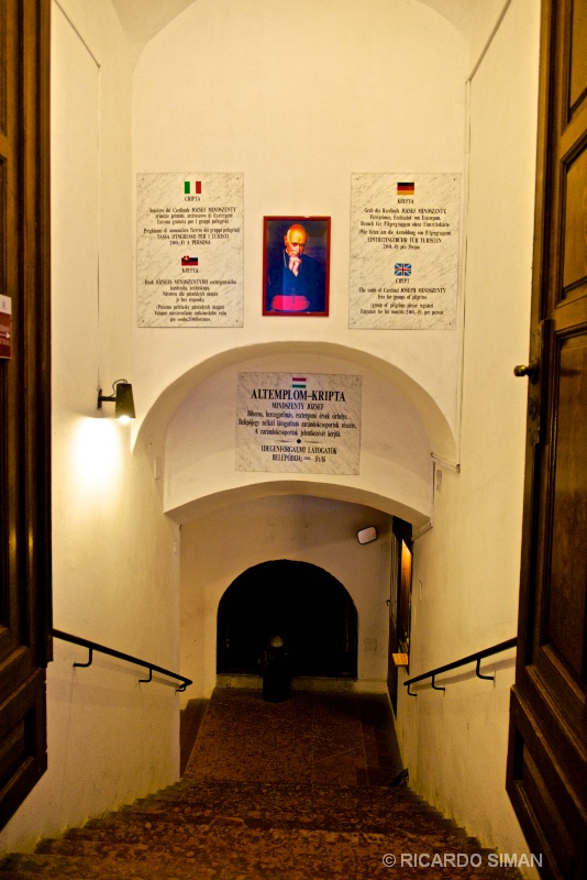 Entrada a la Cripta del Templo, Budapest, Hungria