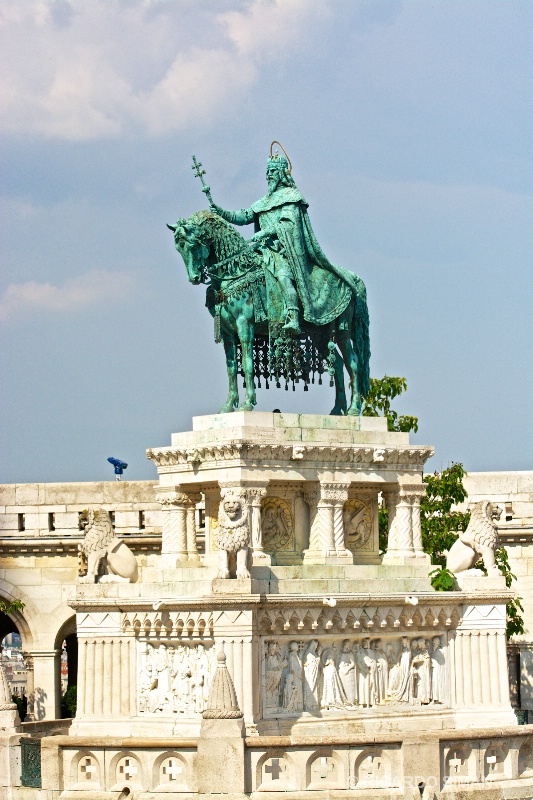 Estatua ecuestre de San Esteban
