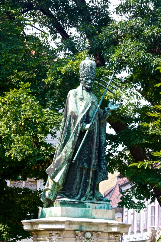 Andras Hess, XI Ince Papa