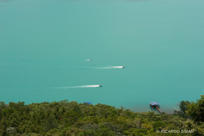 Lago de Coatepeque Agua color Turquesa