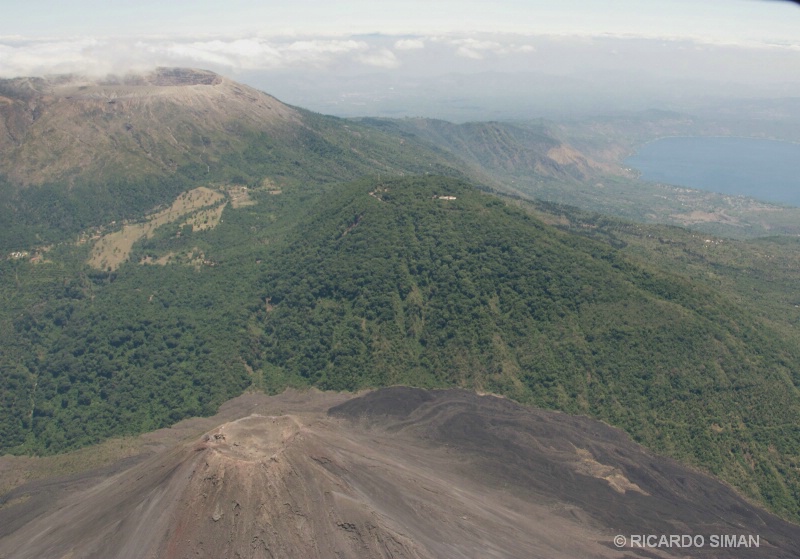 Vista de los volcanes de Izalco, Santa Ana y el cerro Verde.