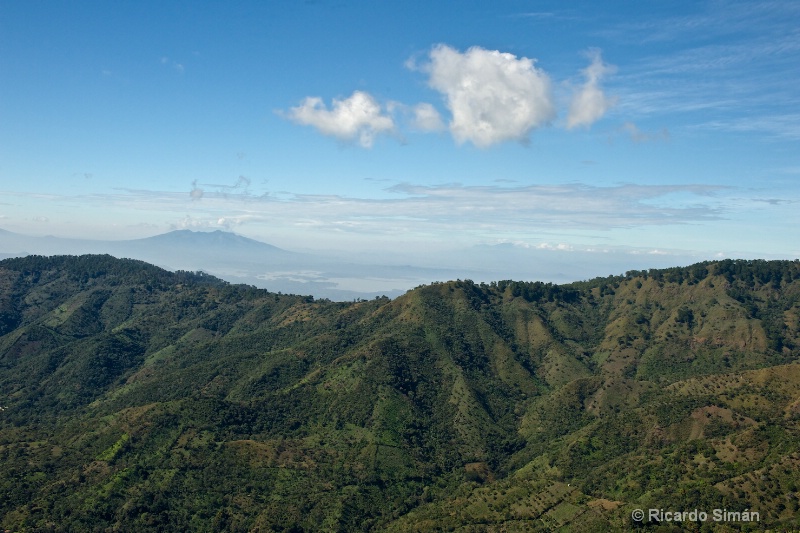 Al sur cerro de guazapa suchitlan