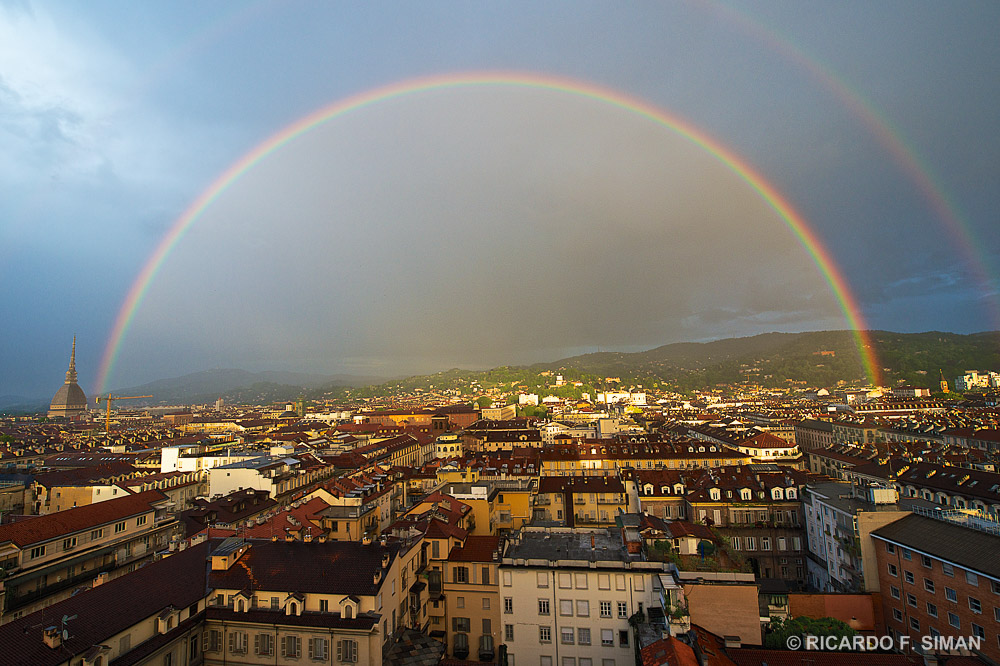 Arco Iris sobre ciudad de Turin